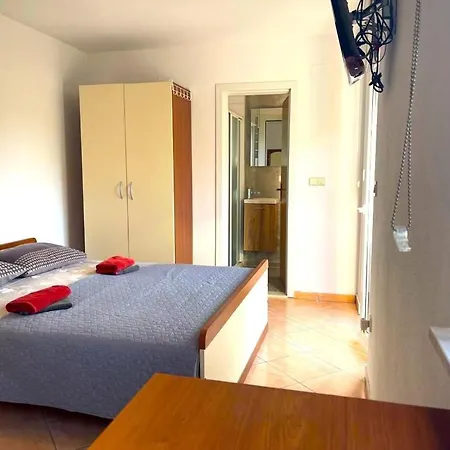 Apartment Rudie With 4 Near The Sea *