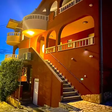 Rudie With 4 Near The Sea Apartment *