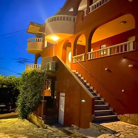 Apartment Rudie With 4 Near The Sea