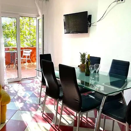 Apartment Rudie With 4 Near The Sea Trogir