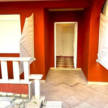Apartment Rudie With 4 Near The Sea Trogir