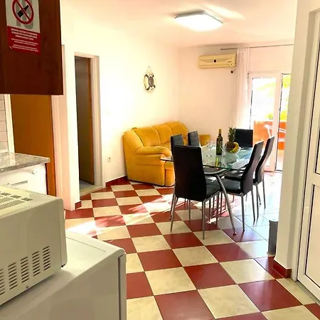 Apartment Rudie With 4 Near The Sea *