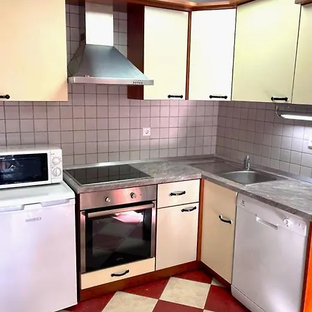 Apartment Rudie With 4 Near The Sea Trogir