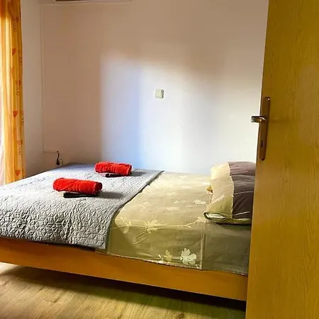 Apartment Rudie With 4 Near The Sea *