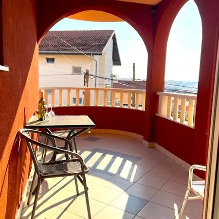 Apartment Rudie With 4 Near The Sea Trogir