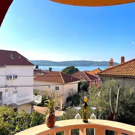 Apartment Rudie With 4 Near The Sea *