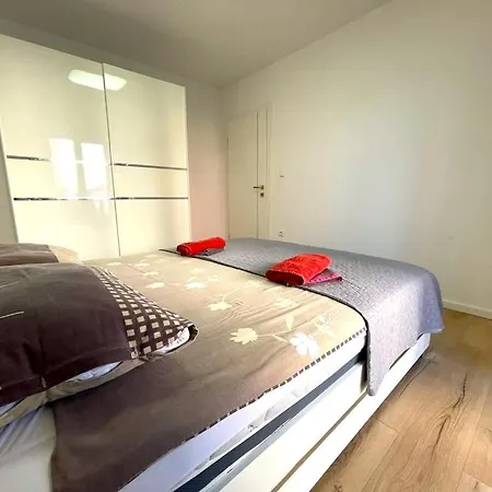 Apartment Rudie With 4 Near The Sea Trogir