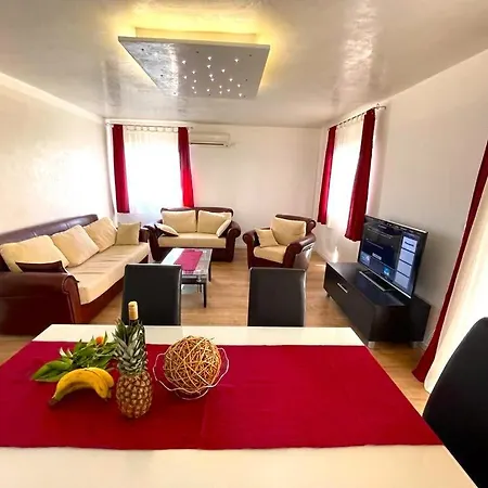 Apartment Rudie With 4 Near The Sea Trogir